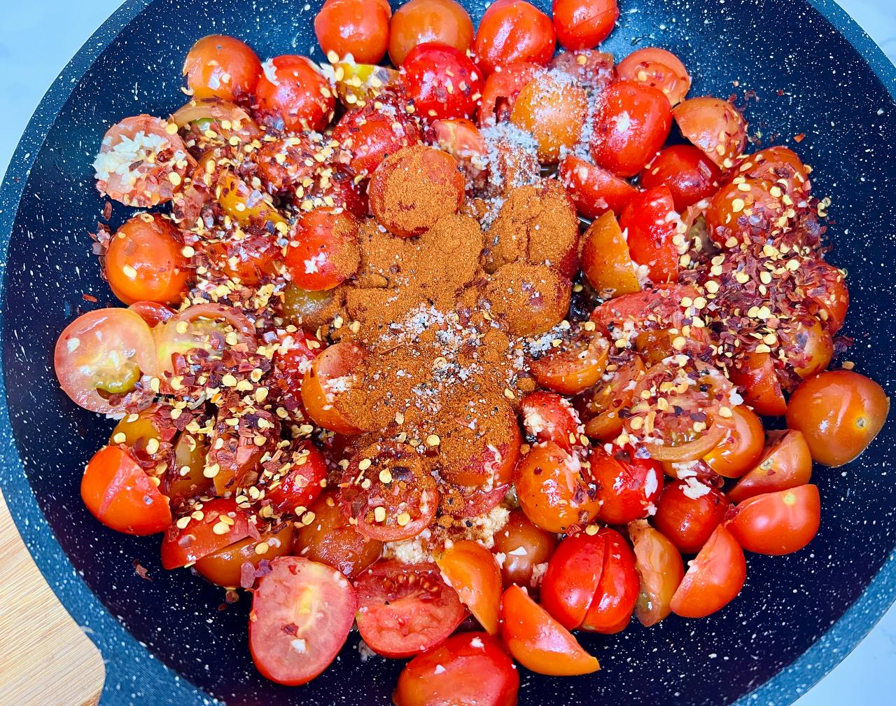 Spaghetti with cherry tomato sauce - Step by step